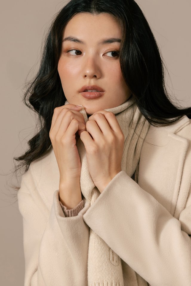 CAELYN EMBROIDERED EMBLEM KNIT SCARF (HEATHER OAT)