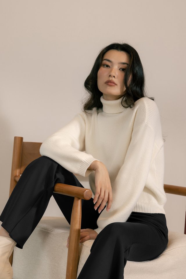 ZIELLE HIGH NECK SLOUCHY PULLOVER KNIT TOP (OFF-WHITE)