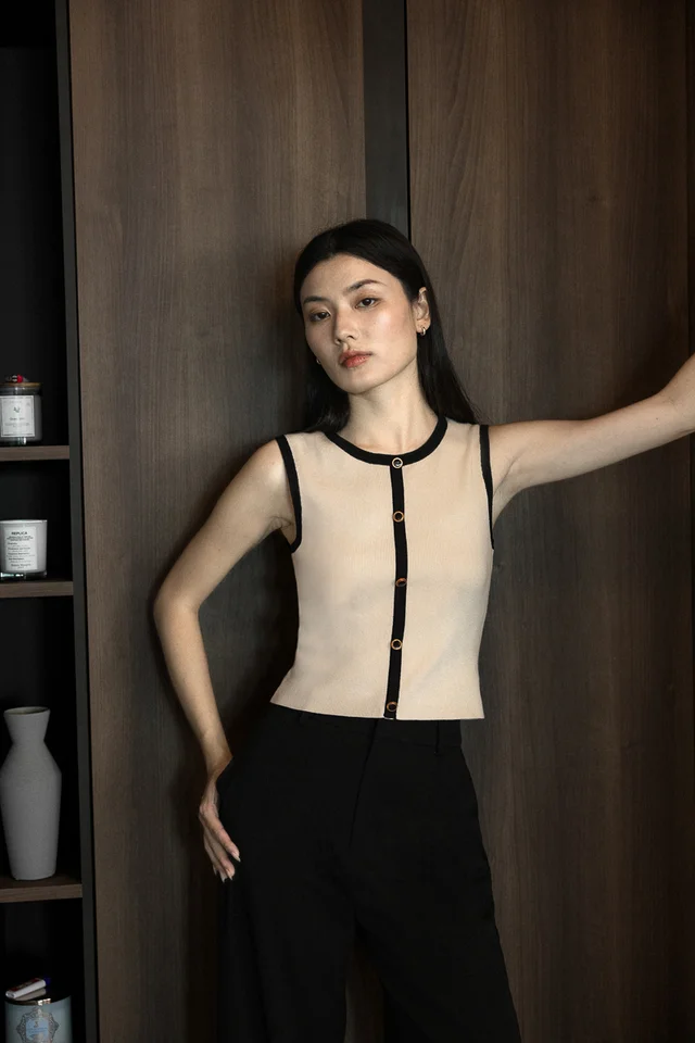 MISHA CONTRAST TRIM BUTTON KNIT TOP (OAT)