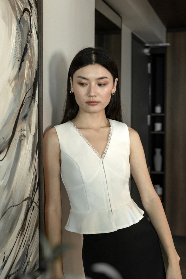 MADDIE V-NECK CLASP PEPLUM TOP (WHITE)