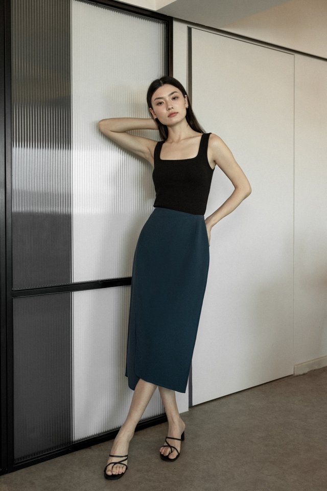 ELIZABETH ASYMMETRICAL BACK SLIT MIDAXI SKIRT (EMERALD)