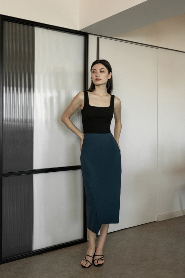 ELIZABETH ASYMMETRICAL BACK SLIT MIDAXI SKIRT (EMERALD)