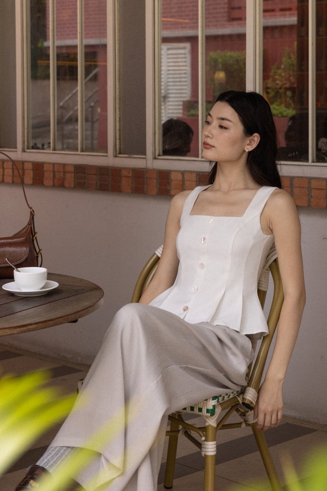 AZLYNN PADDED LINEN SHELL BUTTON PLEATED HEM TOP (WHITE)