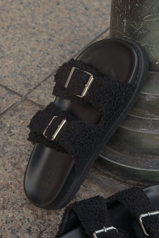 MILLY FURRY BUCKLE SANDALS (BLACK)