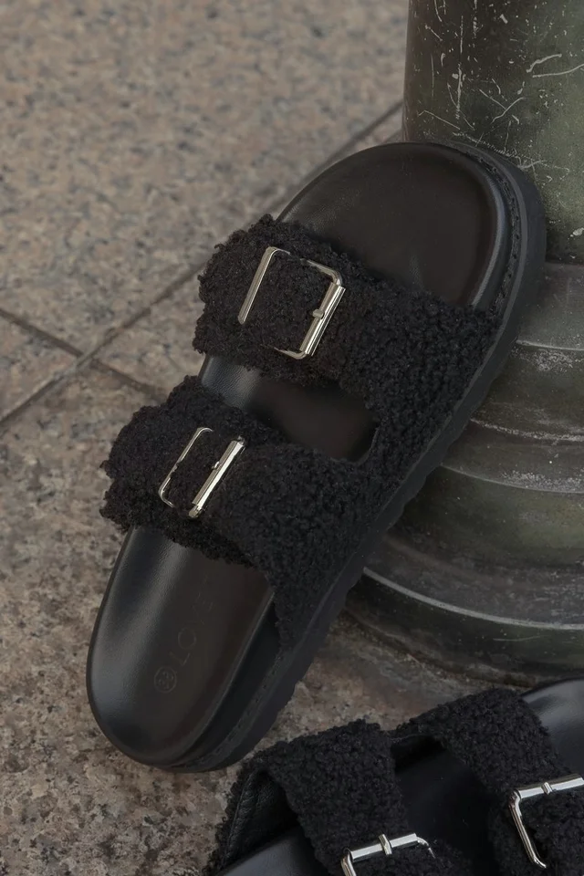 MILLY FURRY BUCKLE SANDALS (BLACK)