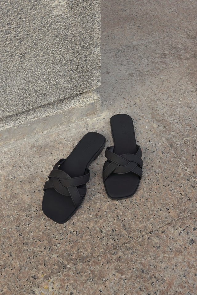 EVETTE WEAVE SLIP-ON SANDALS (BLACK)