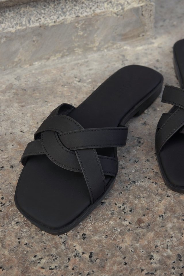 EVETTE WEAVE SLIP-ON SANDALS (BLACK)