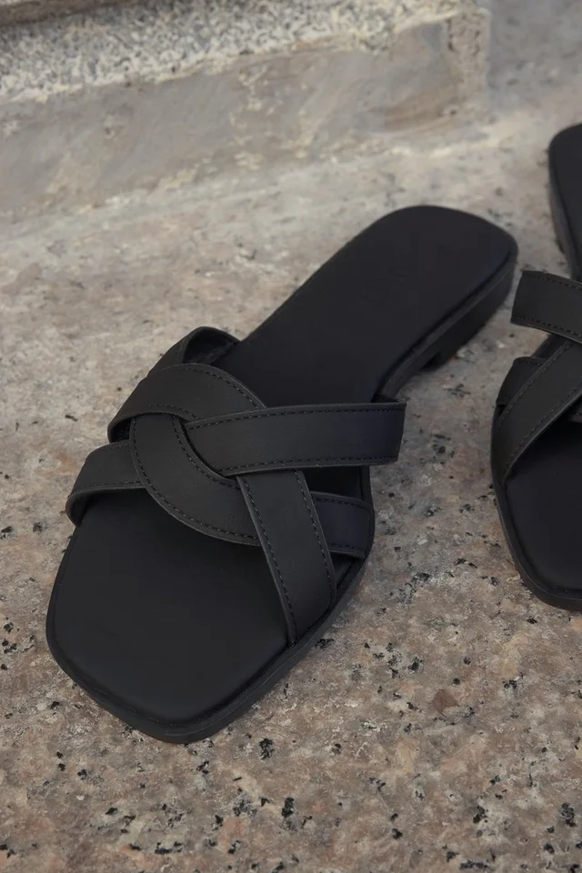 EVETTE WEAVE SLIP-ON SANDALS (BLACK)