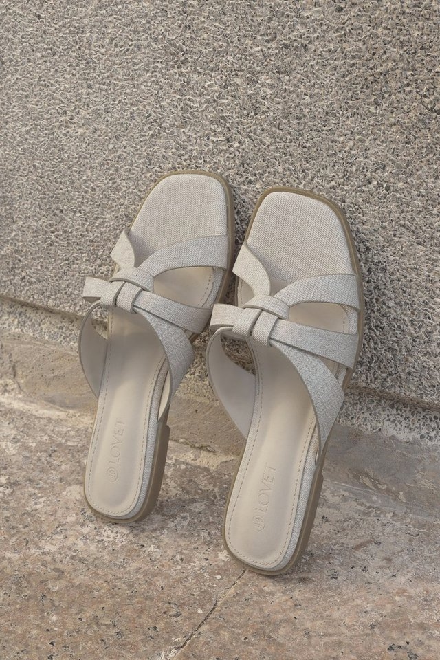 ESTHER WEAVE KNOT SLIP-ON SANDALS (OAT)
