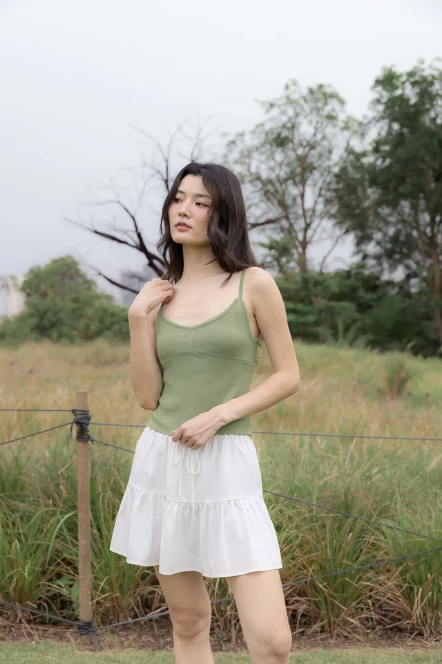 MIREA SCALLOP TRIM V-NECK CAMI KNIT TOP (PISTACHIO)
