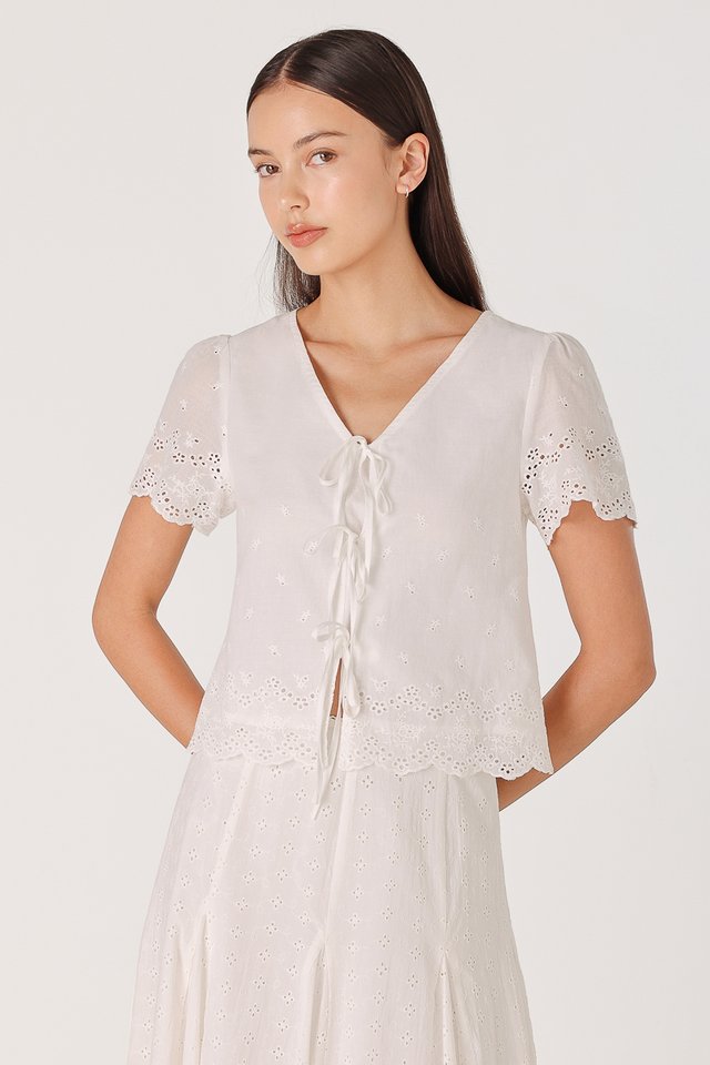 ZENYA BRODERIE RIBBON-TIE SCALLOP SLEEVE TOP