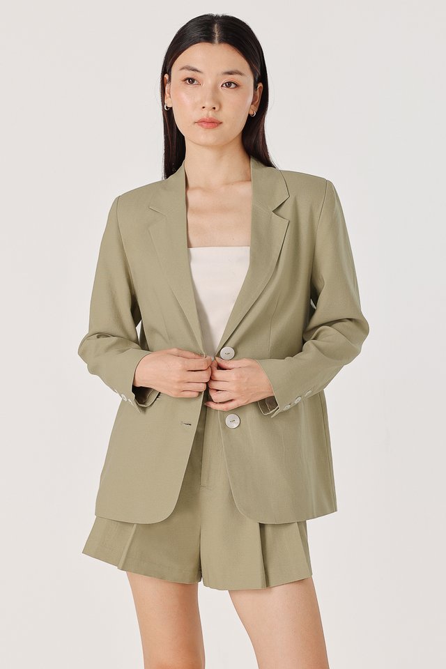 ADDIE LINEN WELT POCKET SHELL BUTTON BOYFRIEND BLAZER (OLIVE GREEN)