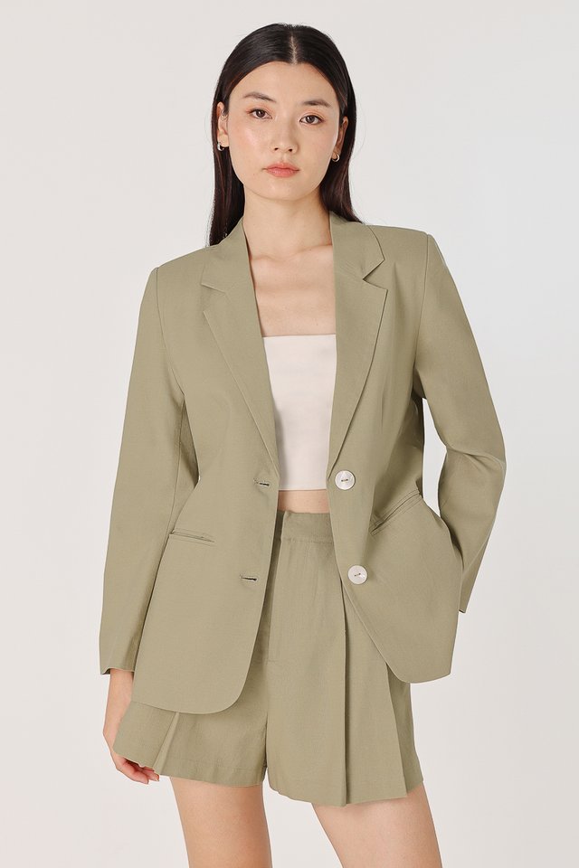 ADDIE LINEN WELT POCKET SHELL BUTTON BOYFRIEND BLAZER (OLIVE GREEN)