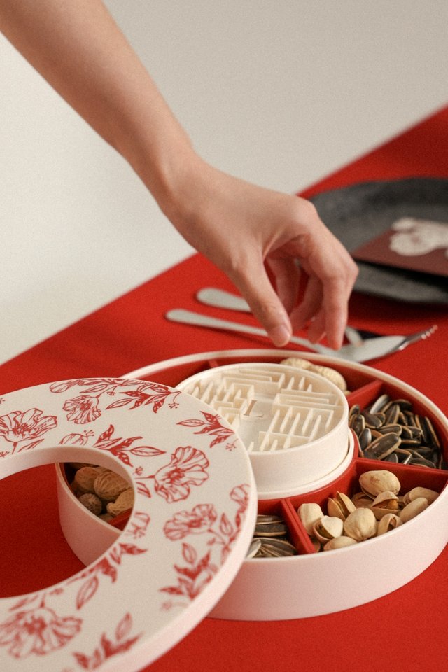 LOVET LUNAR REUNION BOX (PORCELAIN RED)