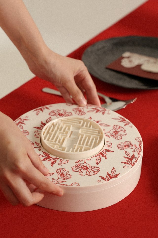 LOVET LUNAR REUNION BOX (PORCELAIN RED)