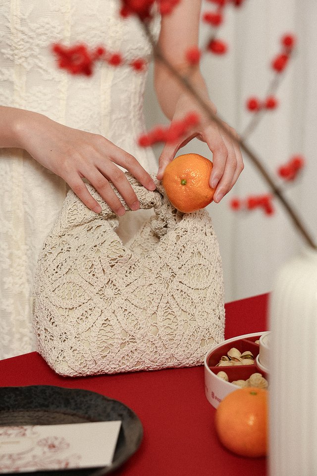 LUNAR CROCHET DUMPLING BAG (NATURAL)