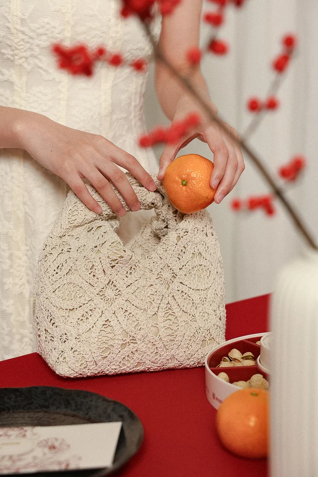 LUNAR CROCHET DUMPLING BAG (NATURAL)