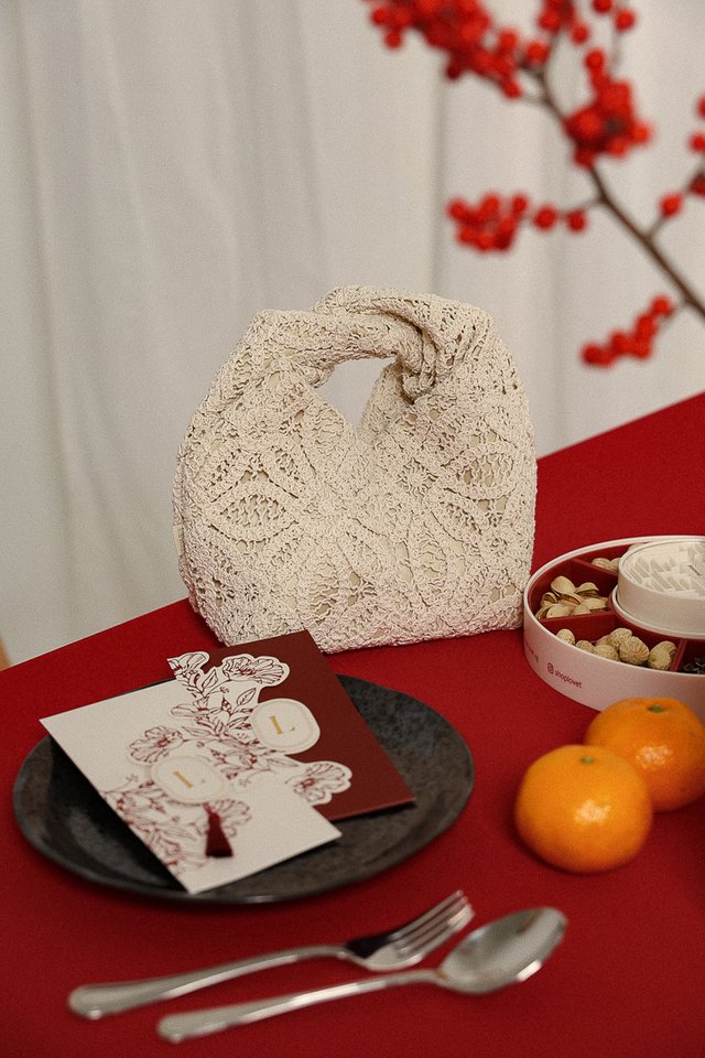LUNAR CROCHET DUMPLING BAG (NATURAL)