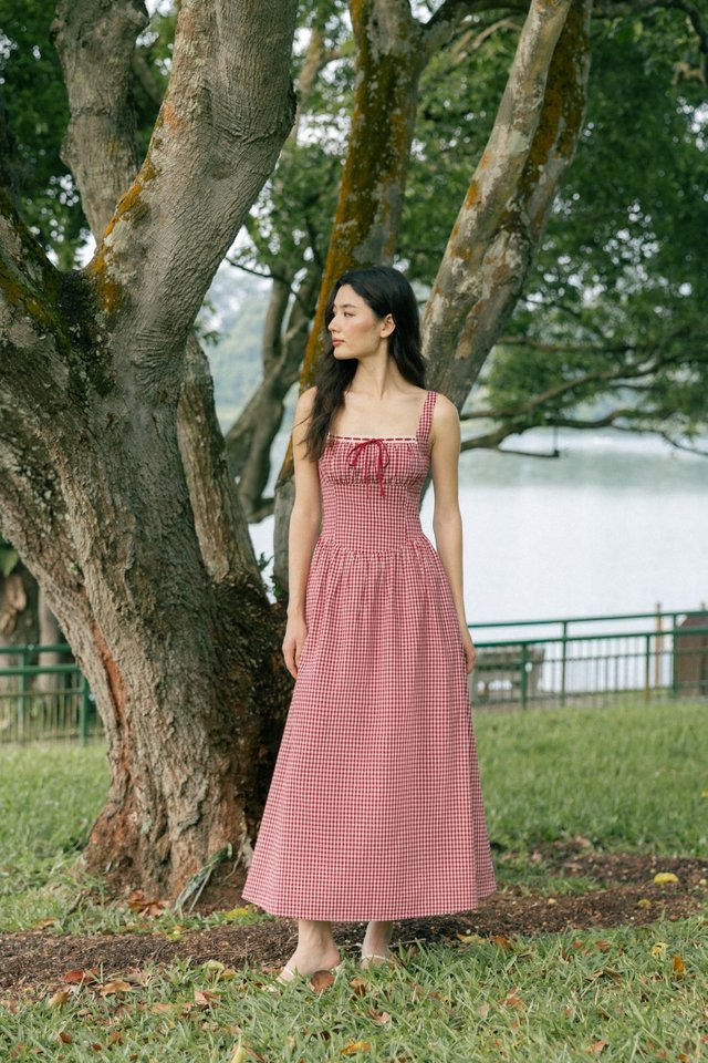 LILLITH PADDED GINGHAM LACE TRIM RUCHED MIDAXI DRESS (RED GINGHAM)