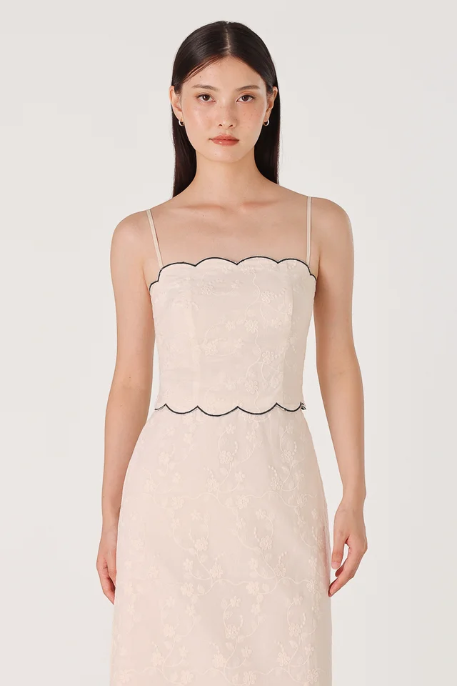 FREESIA PADDED EMBROIDERED FLORAL CONTRAST SCALLOP TRIM TOP (OAT)