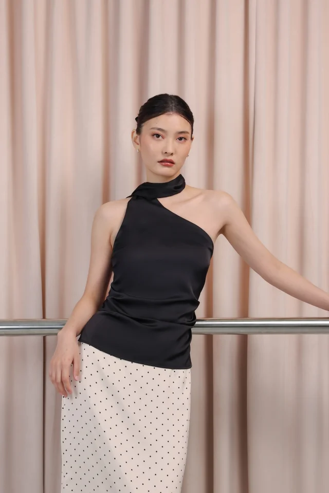 LYNDEN PADDED SATIN SCARF TOP (BLACK)