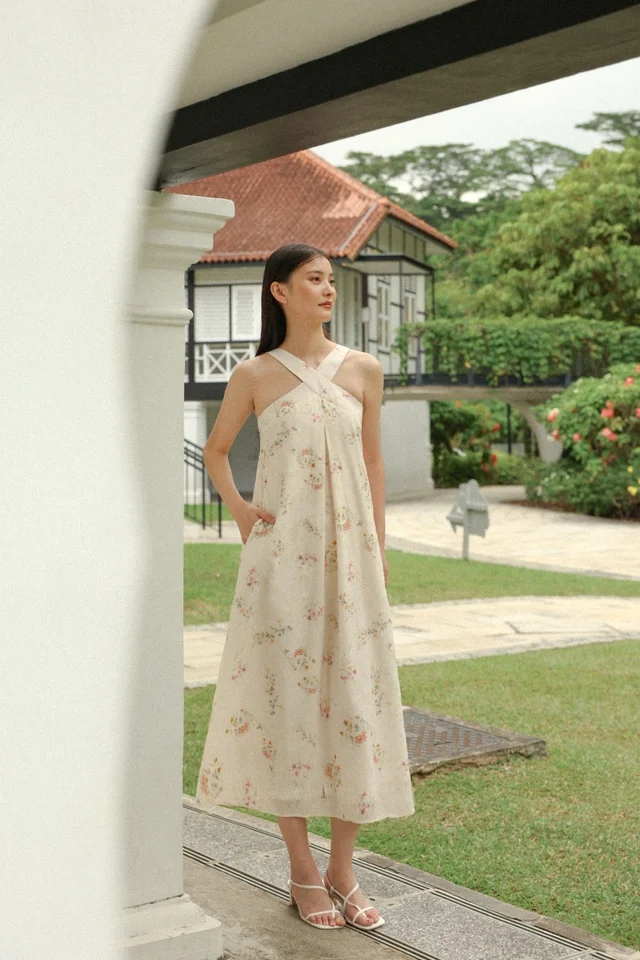 LEVINA PADDED FLORAL EMBROIDERED HALTER TENT MIDAXI DRESS