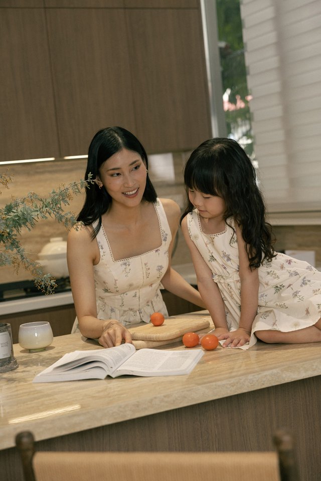 MAGNOLIA PADDED FLORAL CORSET RUFFLE HEM TOP