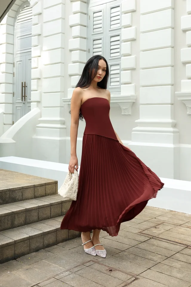 CELESTIA PADDED SLANT HEM CONTRAST FABRIC TWO-WAY MIDAXI DRESS (WINE)