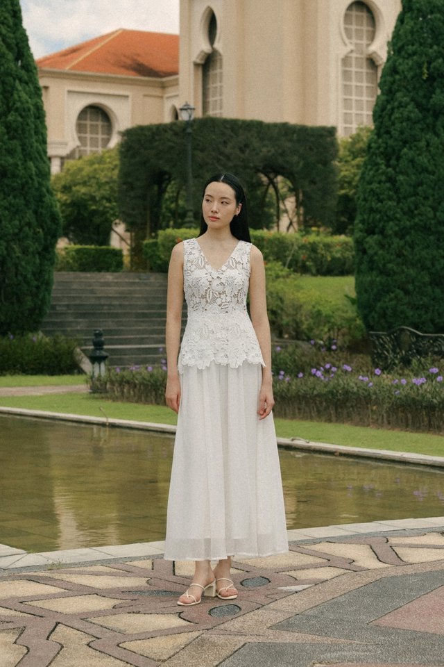 SAFFRON PADDED FLORAL GUIPURE LACE JUMPSUIT