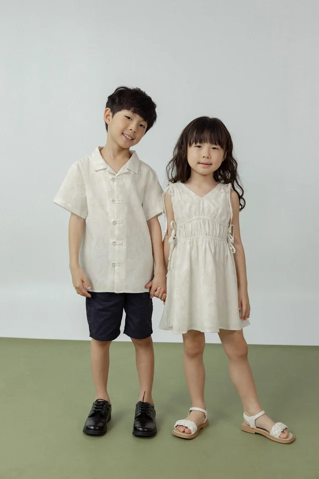 REIKO FLORAL JACQUARD V-NECK RIBBON RUCHED DRESS - MINI GIRL