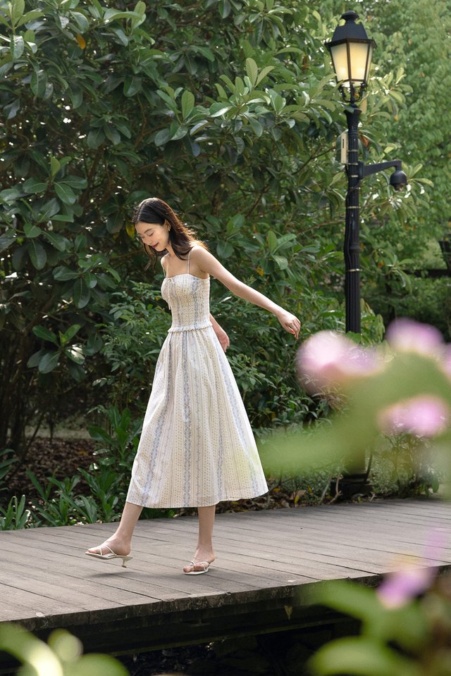 VIOLETTE PADDED SMOCKED WAIST RIBBON MIDAXI DRESS (PAISLEY)