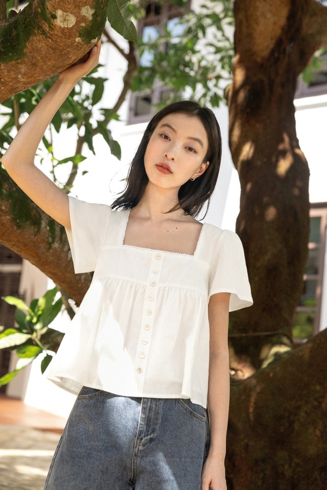 LUCELIA FLUTTER SLEEVE BUTTON BLOUSE (WHITE)