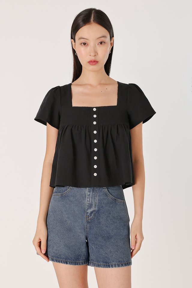 LUCELIA FLUTTER SLEEVE BUTTON BLOUSE (BLACK)