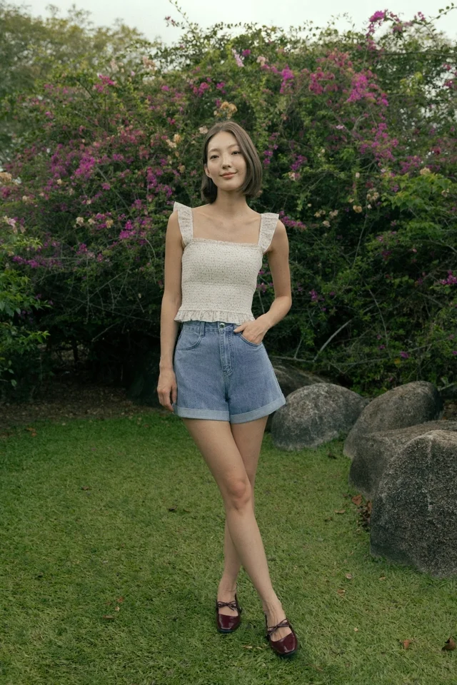 BREEZY CUFFED HEM DENIM SHORTS (LIGHT WASHED)