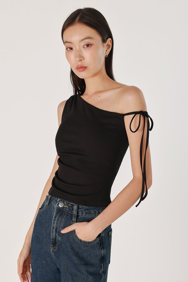 JARELLE PADDED OFF-SHOULDER TIE RIBBON RIBBED TOP (BLACK)