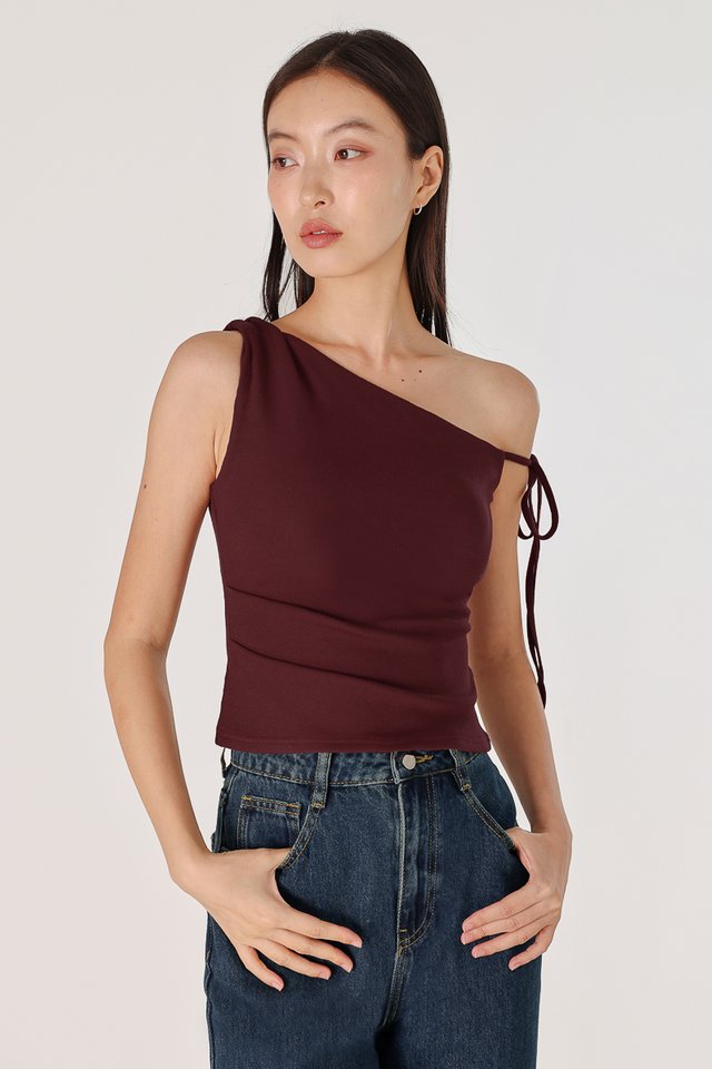JARELLE PADDED OFF-SHOULDER TIE RIBBON RIBBED TOP (MAHOGANY RED)