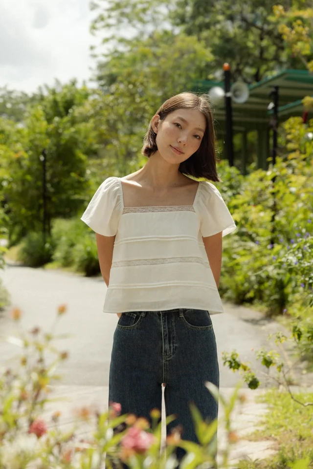 FAUNA FLUTTER SLEEVE LACE TRIM PINTUCK TOP (WHITE)