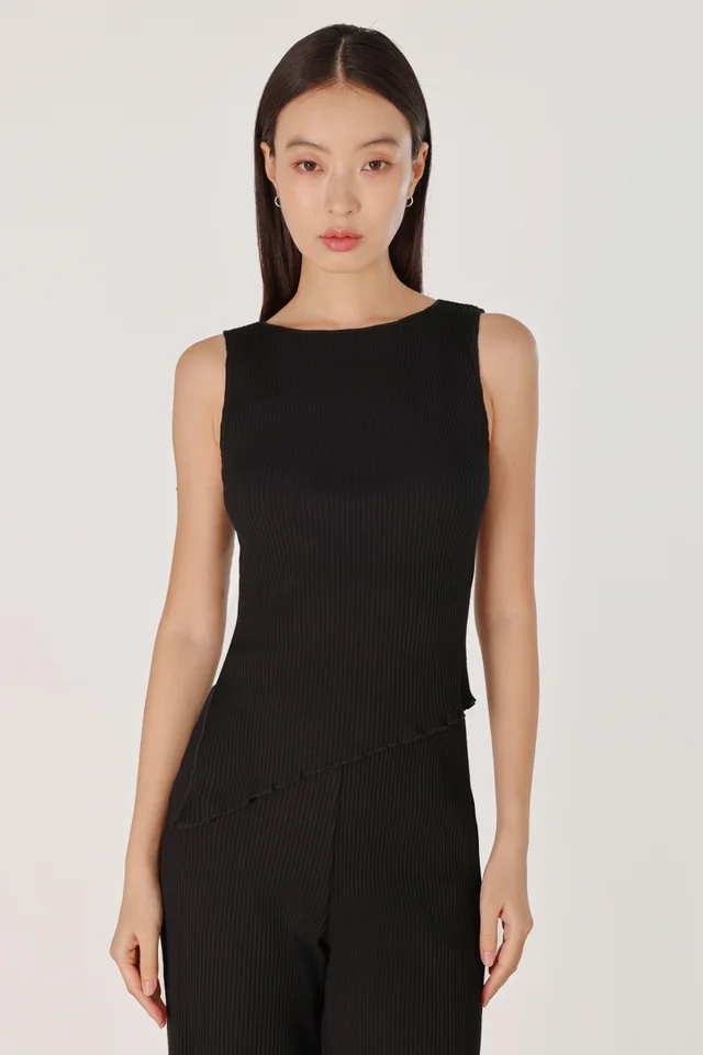 MARLOWE RIBBED BOAT NECK LETTUCE HEM TOP (BLACK)