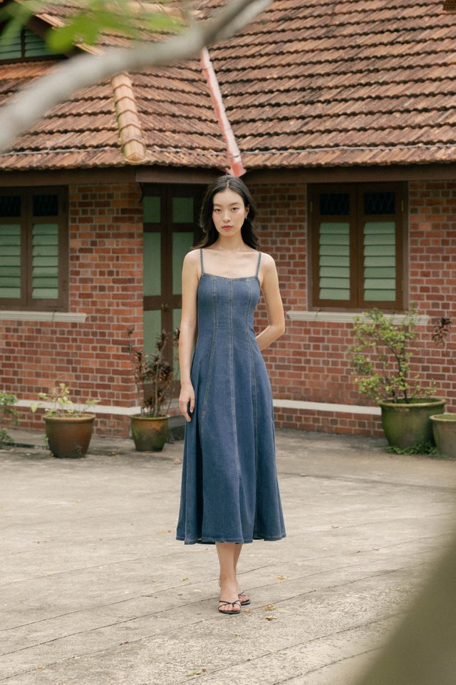 GOOD GRACE PANEL FLARE DENIM MIDAXI DRESS
