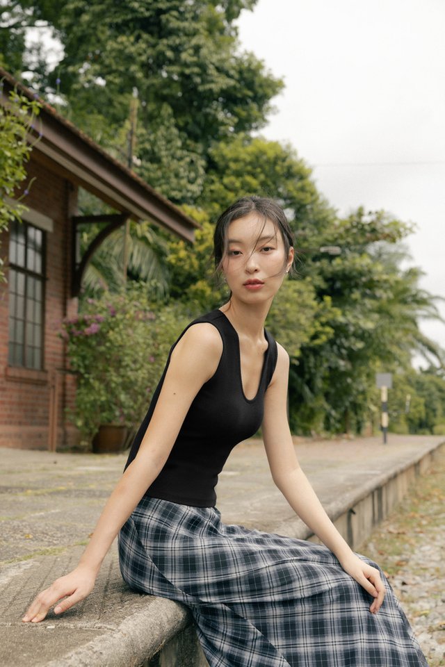 NARELLE PADDED SCOOP NECK RIBBED TANK TOP (BLACK)