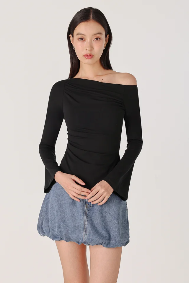 ELDORA FLARE SLEEVE OFF-SHOULDER SLANT HEM TOP (BLACK)