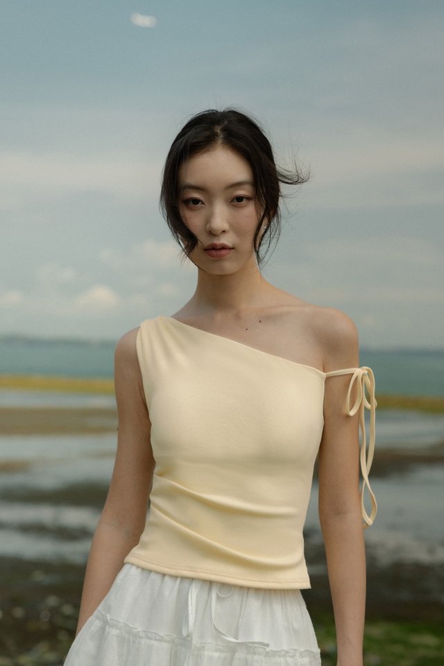 JARELLE PADDED OFF-SHOULDER TIE RIBBON RIBBED TOP (YELLOW)