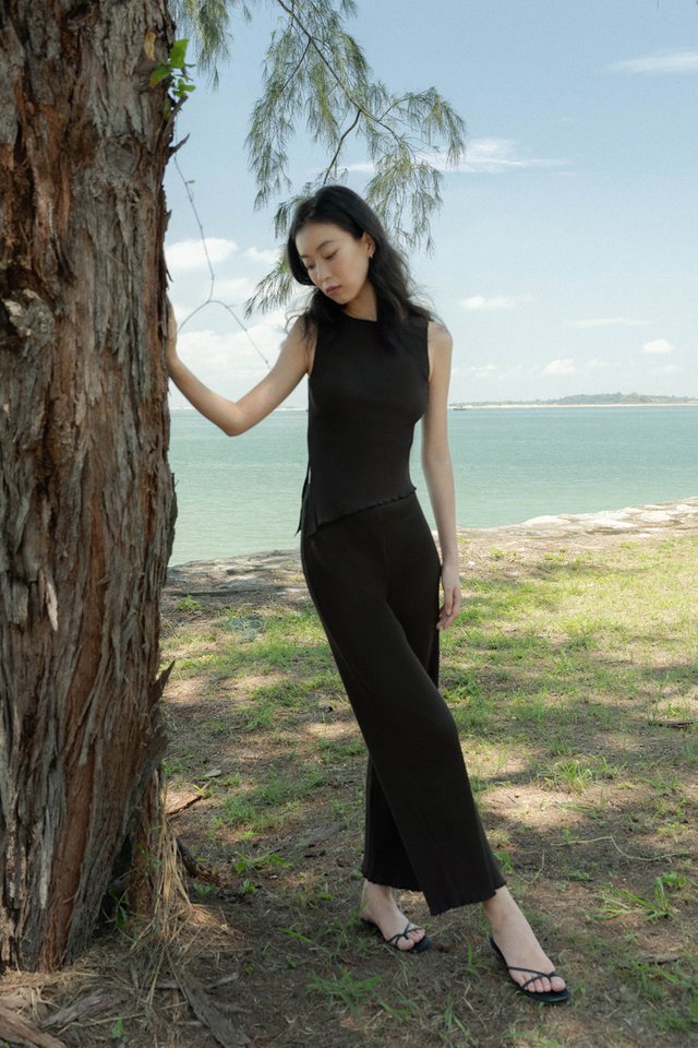 MARLOWE RIBBED LETTUCE HEM STRAIGHT LEG PANTS - PETITE (ESPRESSO)