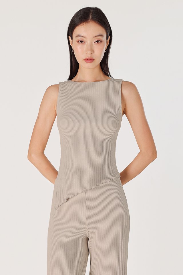 MARLOWE RIBBED BOAT NECK LETTUCE HEM TOP (TAUPE)
