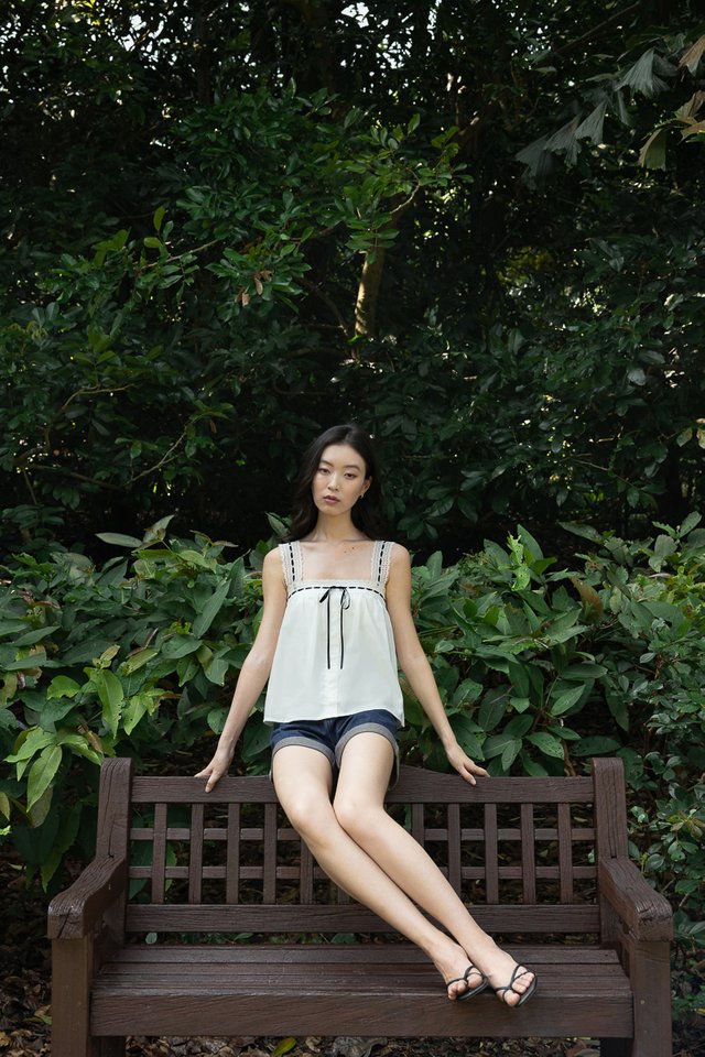 LOVELLA PADDED LINEN LACE TRIM TIE RIBBON BABYDOLL TOP (WHITE)