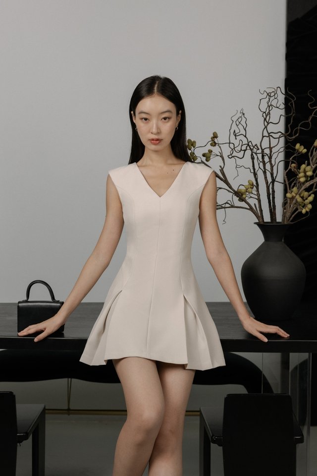 AVAIA PADDED V-NECK PANELLED PLEATED HEM DRESS (CLAY)