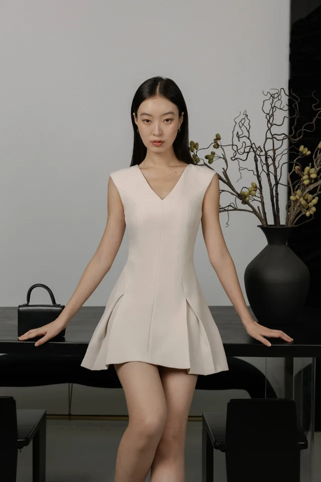 AVAIA PADDED V-NECK PANELLED PLEATED HEM DRESS (CLAY)