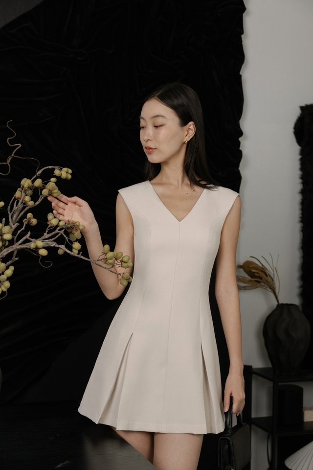 AVAIA PADDED V-NECK PANELLED PLEATED HEM DRESS (CLAY)