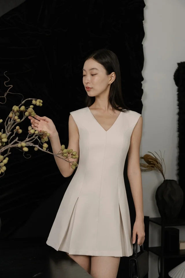 AVAIA PADDED V-NECK PANELLED PLEATED HEM DRESS (CLAY)