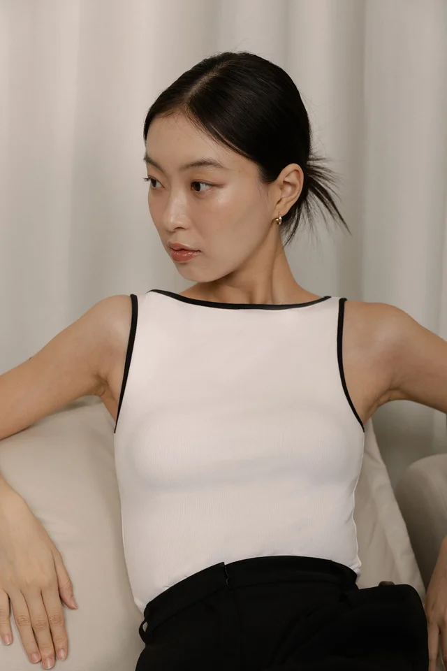 JERNELL PADDED CONTRAST TRIM RIBBED BOATNECK TOP (WHITE)
